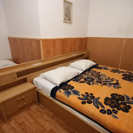 858a Apartament
